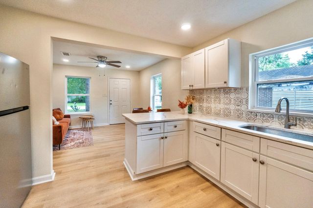 529 S Illinois Avenue, League City, TX 77573