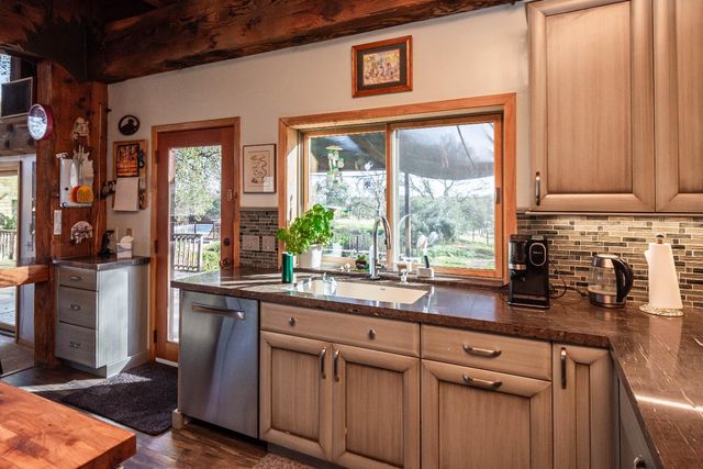 19101 Poppy Hill Ln, Plymouth, CA 95669