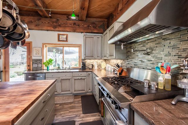 19101 Poppy Hill Ln, Plymouth, CA 95669