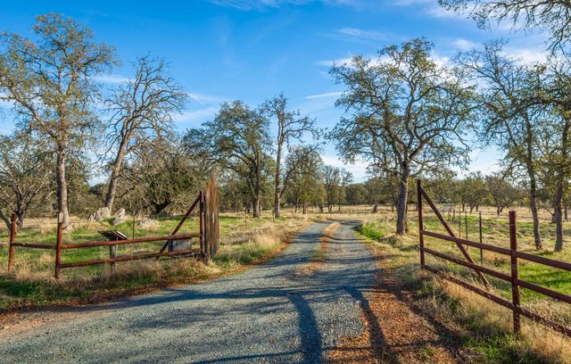 19101 Poppy Hill Ln, Plymouth, CA 95669