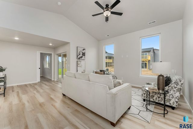 621 N UNION Ave Avenue, Sioux Falls, SD 57110