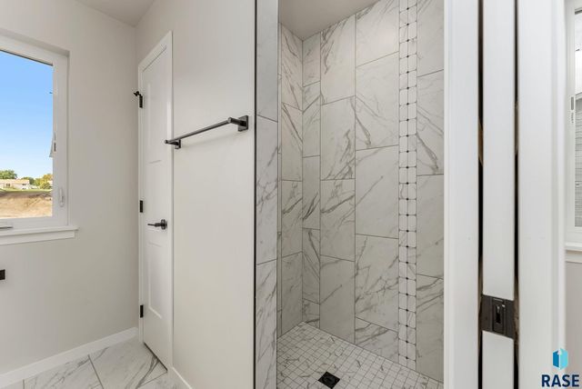 621 N UNION Ave Avenue, Sioux Falls, SD 57110