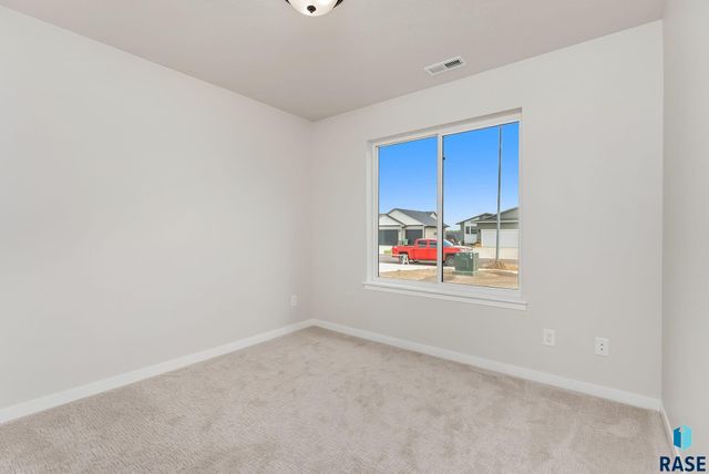 621 N UNION Ave Avenue, Sioux Falls, SD 57110