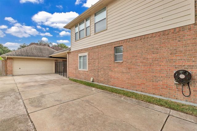8818 Apple Mill Drive, Houston, TX 77095