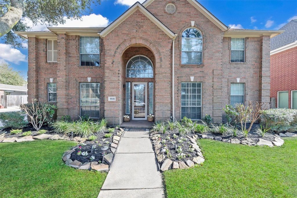 8818 Apple Mill Drive, Houston, TX 77095
