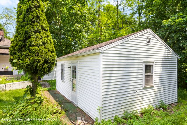 1588 Route 23b, Leeds, NY 12451