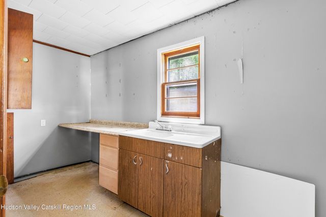 1588 Route 23b, Leeds, NY 12451