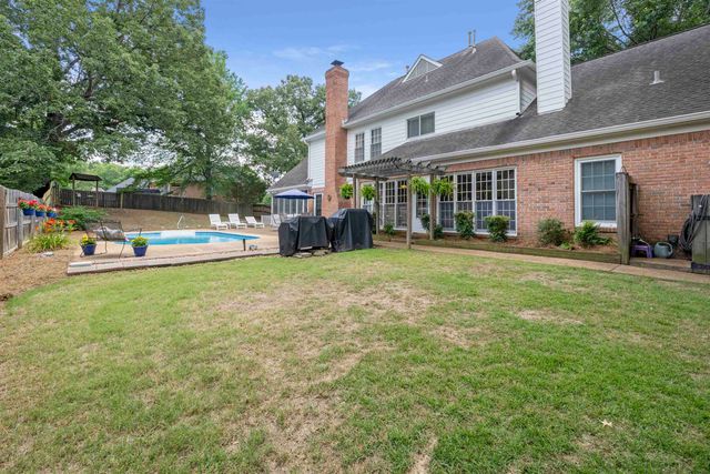 8890 RIVERWOOD FARMS PKY, Memphis, TN 38016