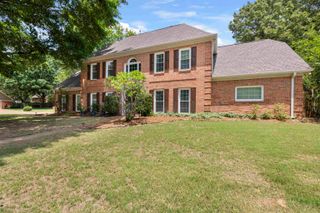 8890 RIVERWOOD FARMS PKY, Memphis, TN 38016
