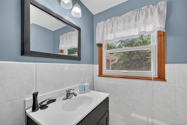 176 Gretna Woods Road, Pleasant Valley, NY 12569