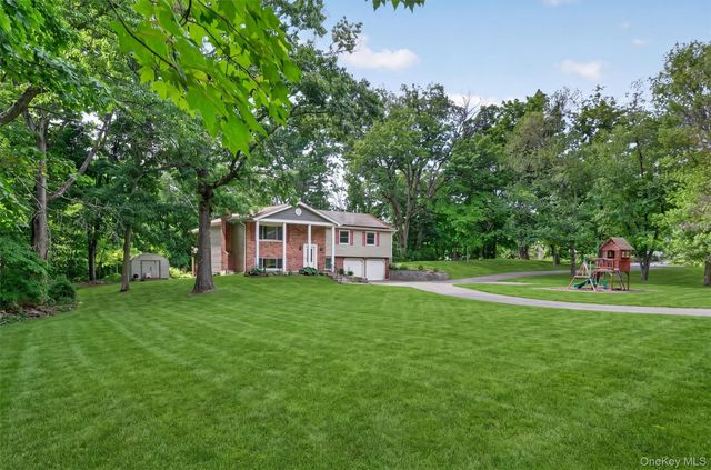 176 Gretna Woods Road, Pleasant Valley, NY 12569