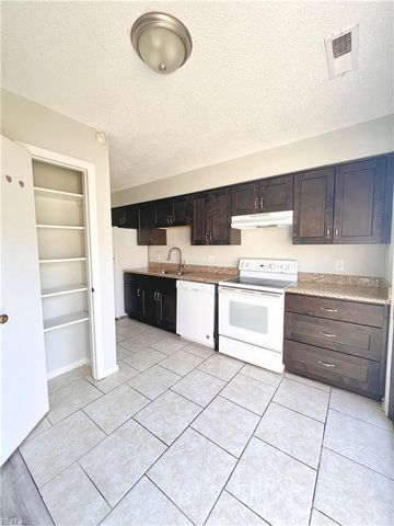 3657 Smokey Chamber DR, Virginia Beach, VA 23462