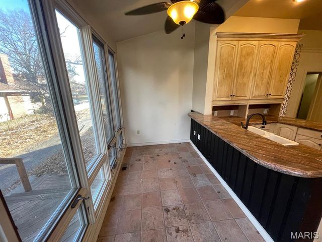 810 Grove Street, Alton, IL 62002