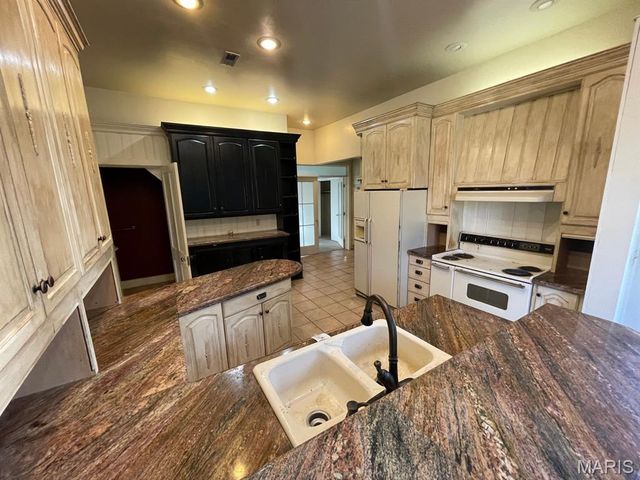 810 Grove Street, Alton, IL 62002