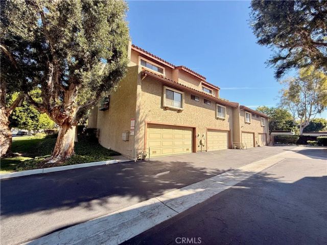 560 Rosewood Avenue, Camarillo, CA 93010
