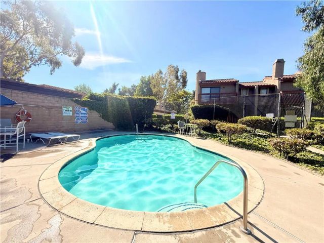 560 Rosewood Avenue, Camarillo, CA 93010
