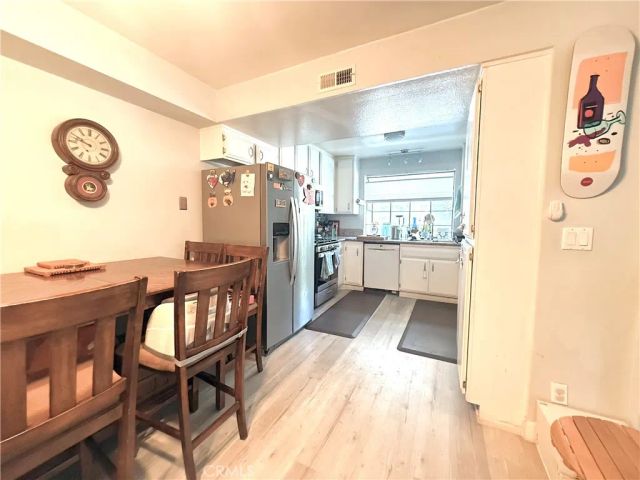 560 Rosewood Avenue, Camarillo, CA 93010