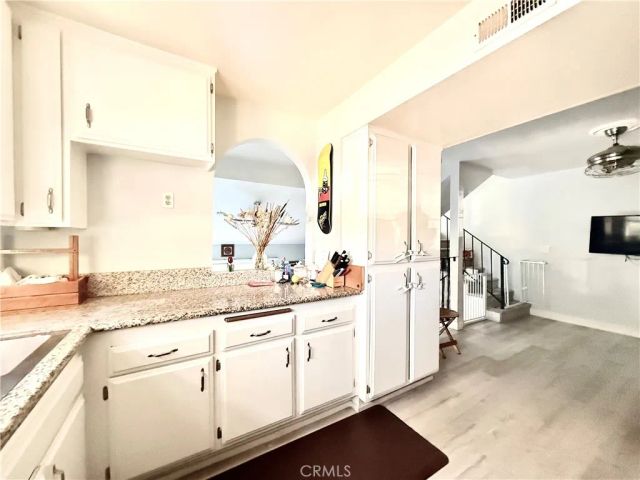 560 Rosewood Avenue, Camarillo, CA 93010