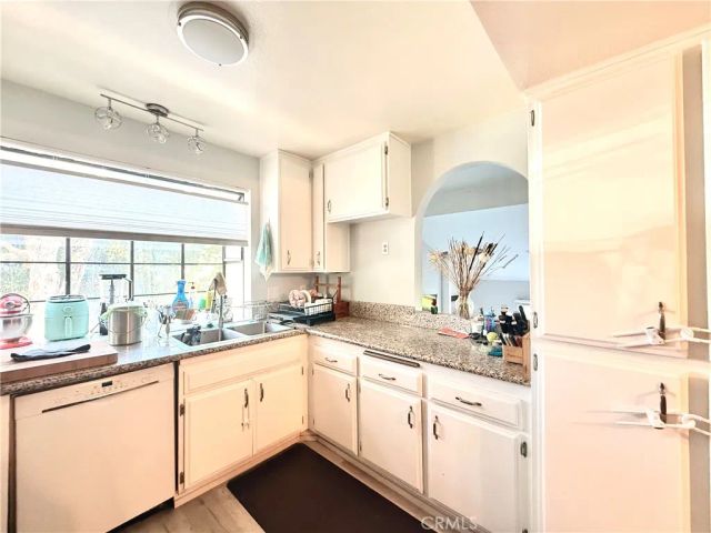 560 Rosewood Avenue, Camarillo, CA 93010