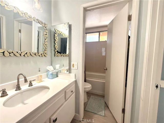 560 Rosewood Avenue, Camarillo, CA 93010