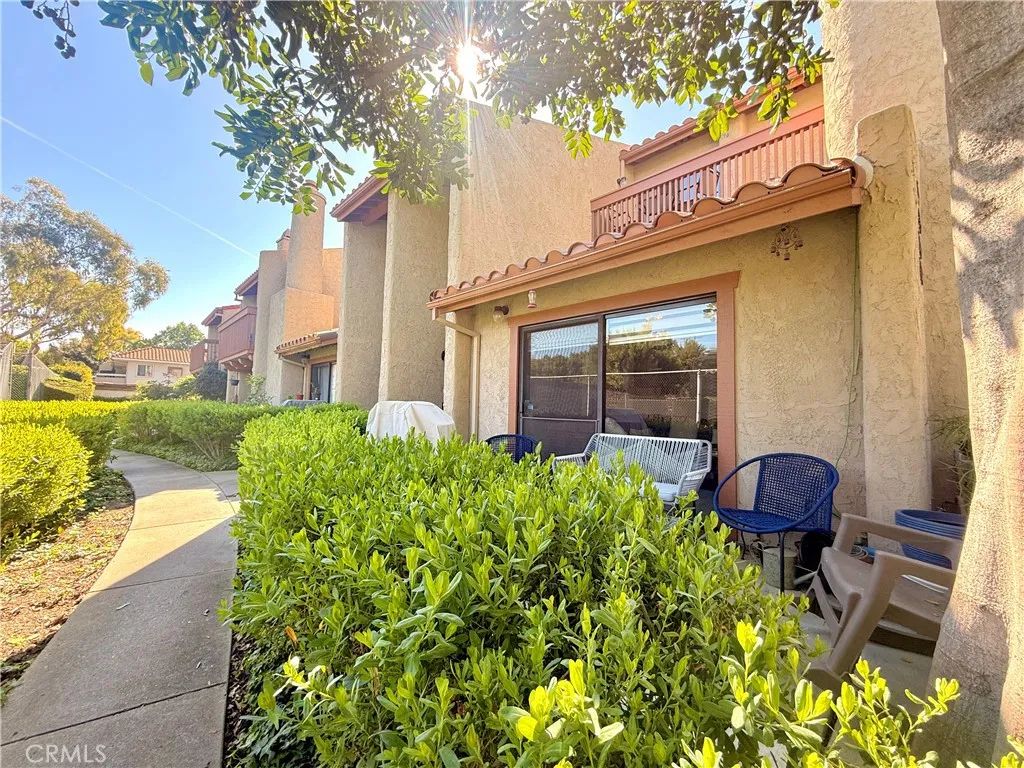 560 Rosewood Avenue, Camarillo, CA 93010