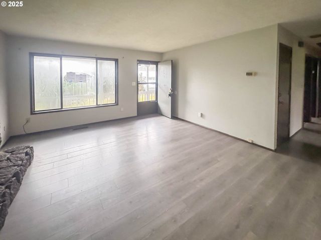 16830 Se RHINE St, Portland, OR 97236