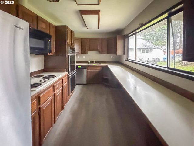 16830 Se RHINE St, Portland, OR 97236