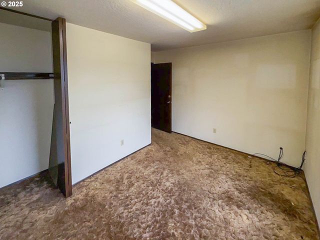 16830 Se RHINE St, Portland, OR 97236