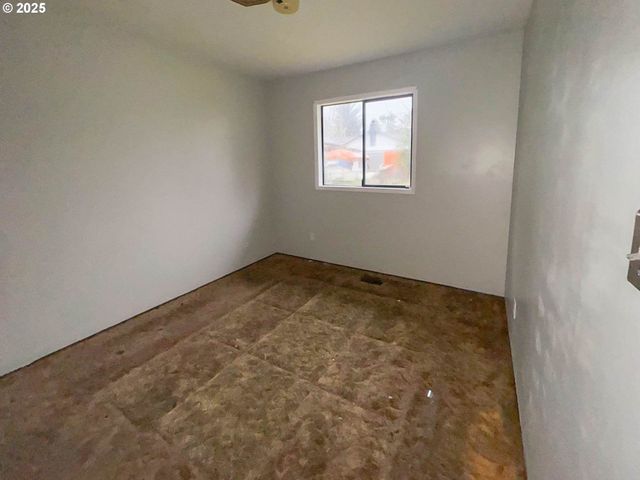 16830 Se RHINE St, Portland, OR 97236