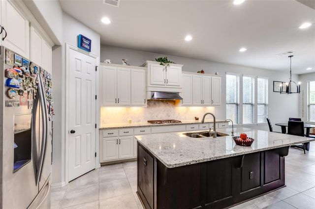 204 Lady Bird LN, Georgetown, TX 78628