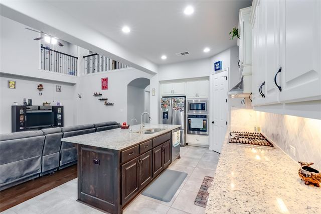 204 Lady Bird LN, Georgetown, TX 78628