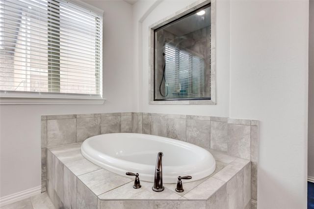 204 Lady Bird LN, Georgetown, TX 78628