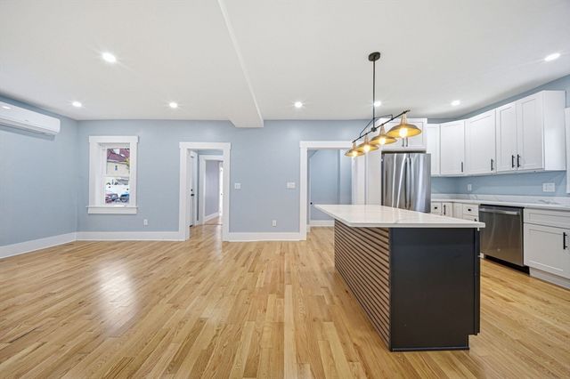12 Howard St, Lynn, MA 01902