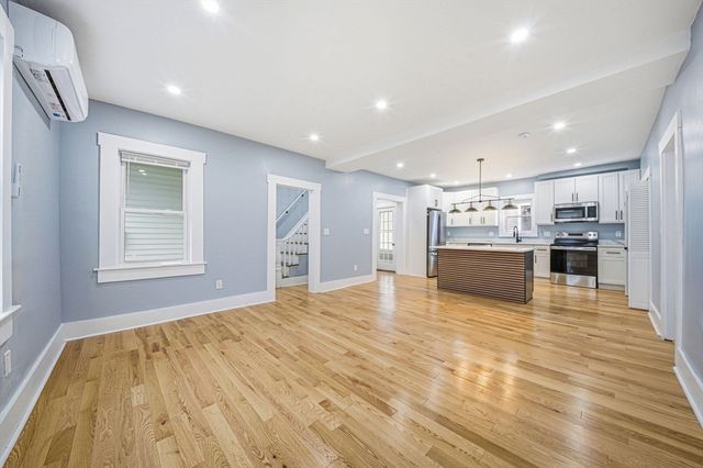 12 Howard St, Lynn, MA 01902