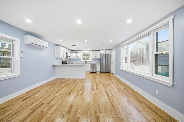 12 Howard St, Lynn, MA 01902