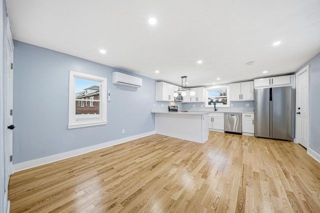 12 Howard St, Lynn, MA 01902