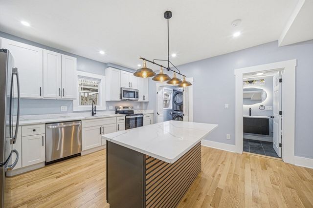 12 Howard St, Lynn, MA 01902
