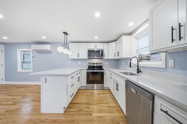 12 Howard St, Lynn, MA 01902