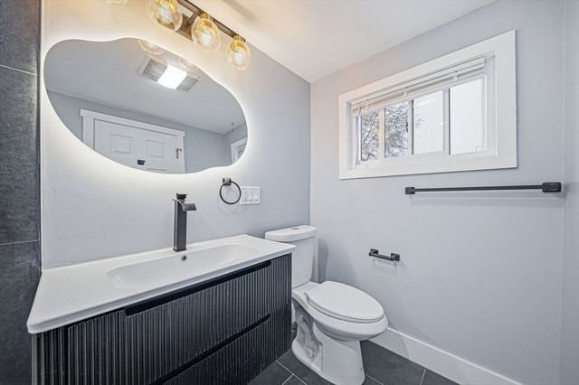 12 Howard St, Lynn, MA 01902