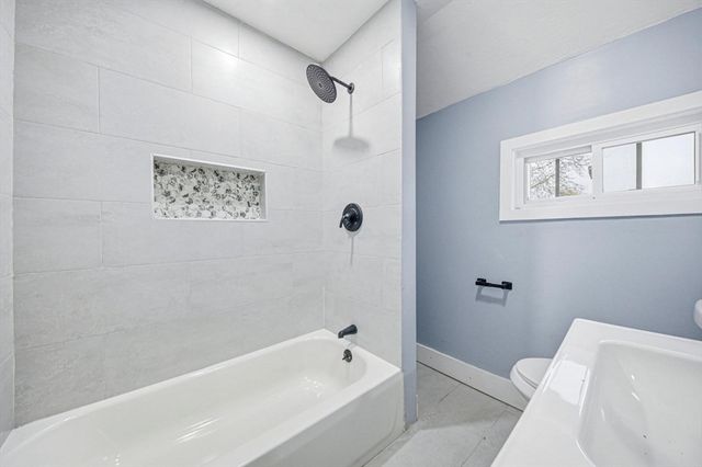 12 Howard St, Lynn, MA 01902