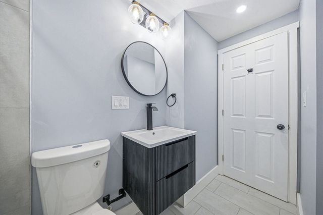 12 Howard St, Lynn, MA 01902