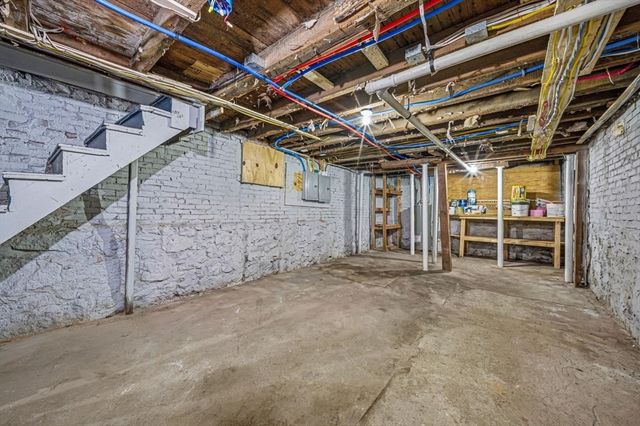 12 Howard St, Lynn, MA 01902