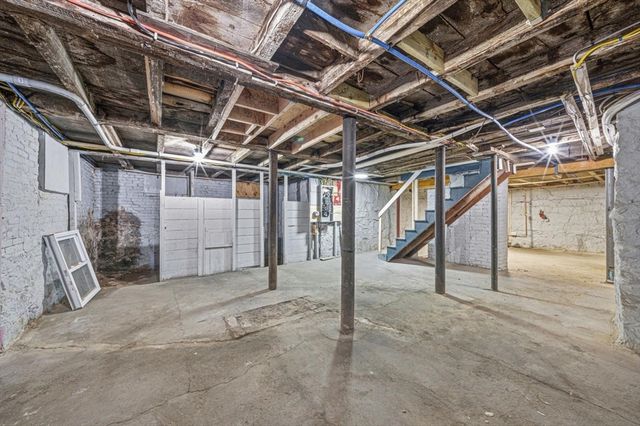 12 Howard St, Lynn, MA 01902