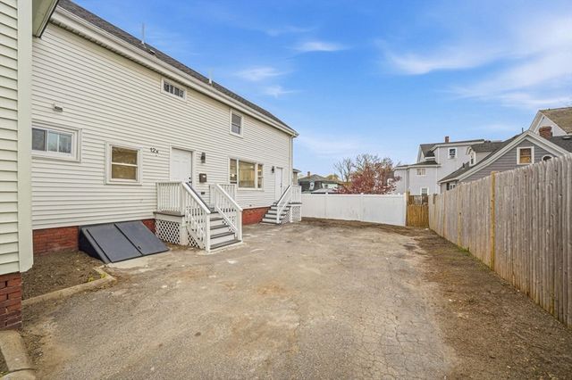 12 Howard St, Lynn, MA 01902