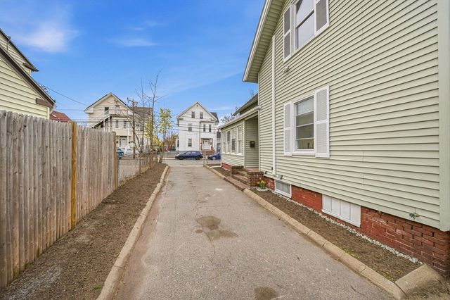 12 Howard St, Lynn, MA 01902