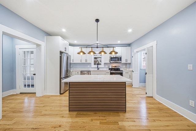 12 Howard St, Lynn, MA 01902