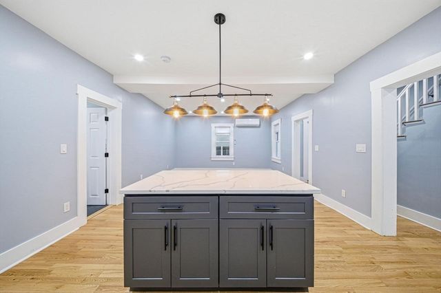 12 Howard St, Lynn, MA 01902