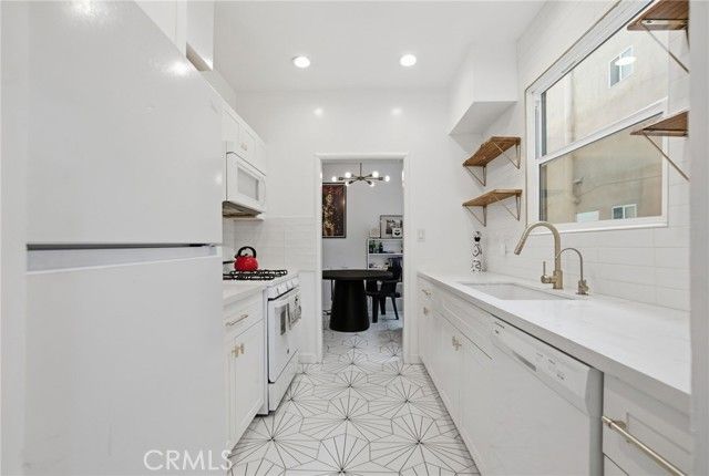 5084 Lemon Grove, Los Angeles, CA 90029