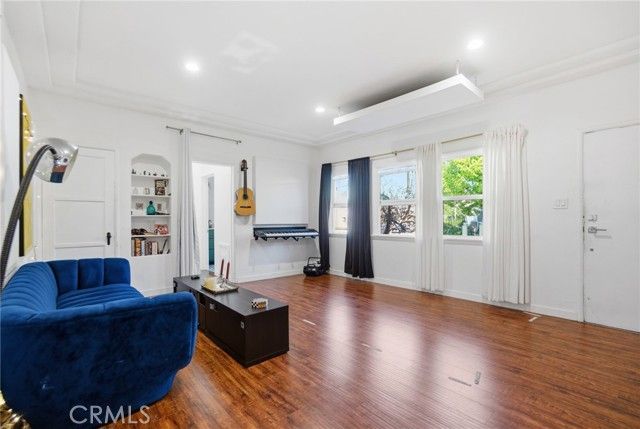 5084 Lemon Grove, Los Angeles, CA 90029