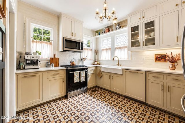 53 W 10TH Street, Jacksonville, FL 32206